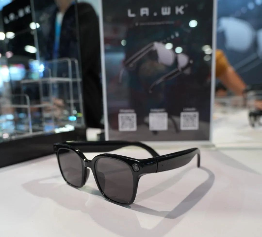 给大模型一张真实的“脸”，四位AI+硬件创业者展望2025
