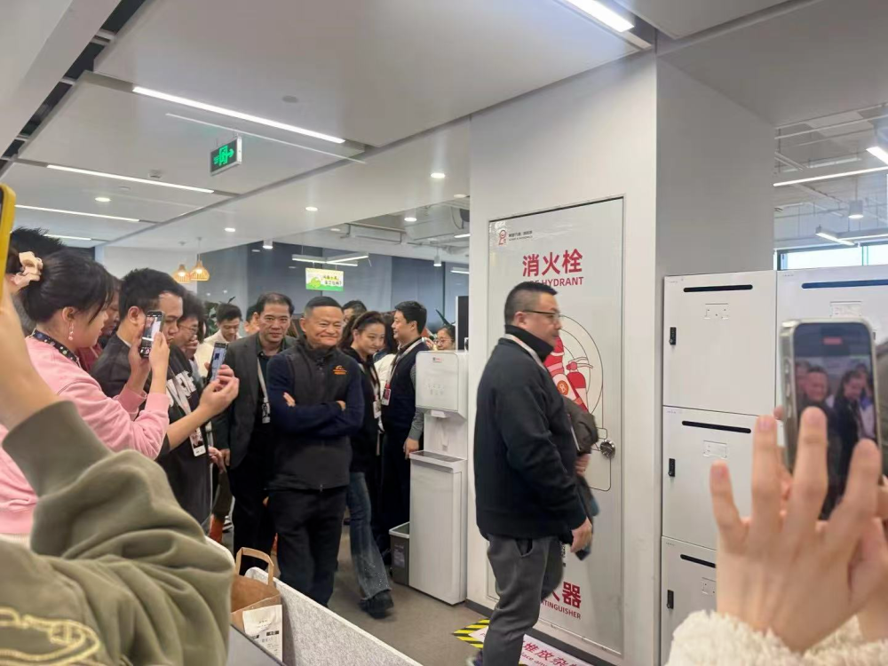 苹果阿里组CP:从「两只大象不打架」到AI结盟