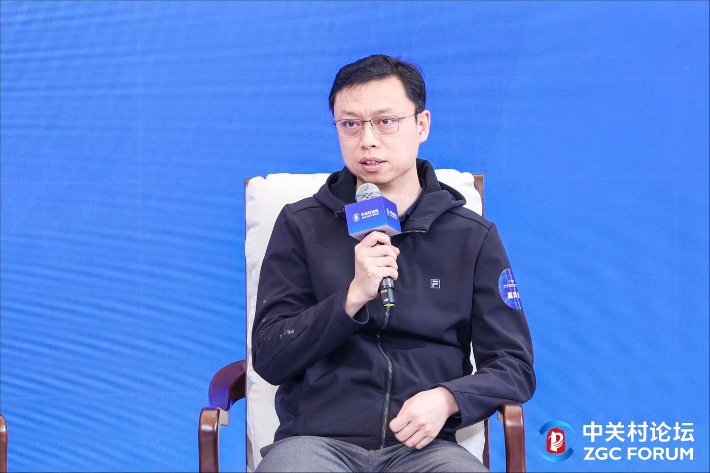 智谱CEO张鹏