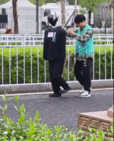 一场马拉松，“绊倒”人形机器人