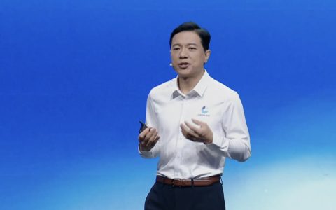 李彦宏：AI应用价值远超模型芯片 文心大模型4.5 Turbo引领开发者未来