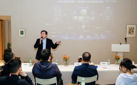 黄晓庆回应风波达闼国华联手成立人形机器人新公司