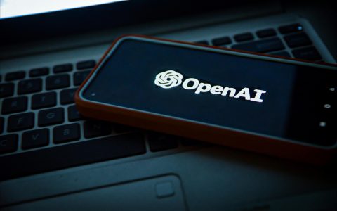 围剿OpenAI：中国AI专利量占全球近40%，新架构模型推理算力暴减51%