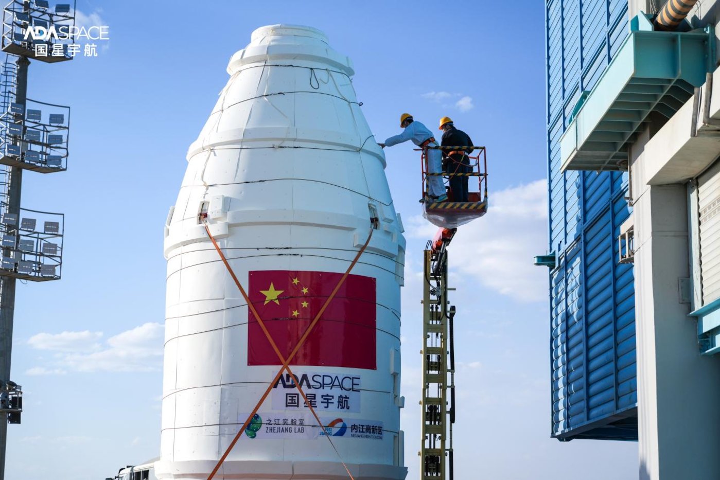 （国星宇航“星算”计划首发星座一轨12星抵达发射塔架）